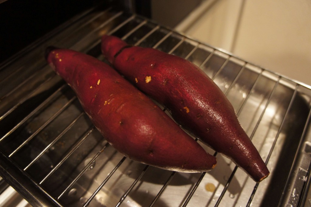 体も心もほっこり 焼き芋シーズン到来 グリルを使った お家でつくるいちばん簡単な焼き芋レシピとスイートポテトのつくりかた オチビサン 公式サイト